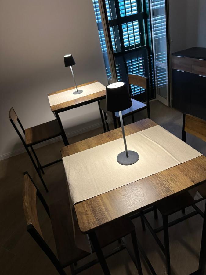 Vicki Vomero Rooms - Napoli Экстерьер фото